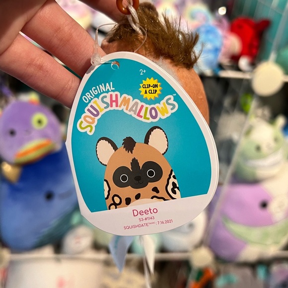Squishmallows Deeto the African Wild Dog 3.5” Stuffed Plush Clip - Picture 3 of 3